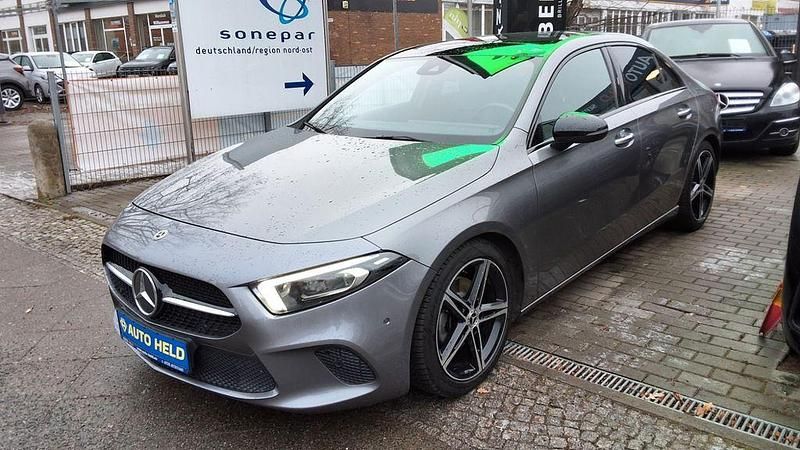Gebraucht Mercedes A200 163 PS (119 kW) 2019 Grau Limousine