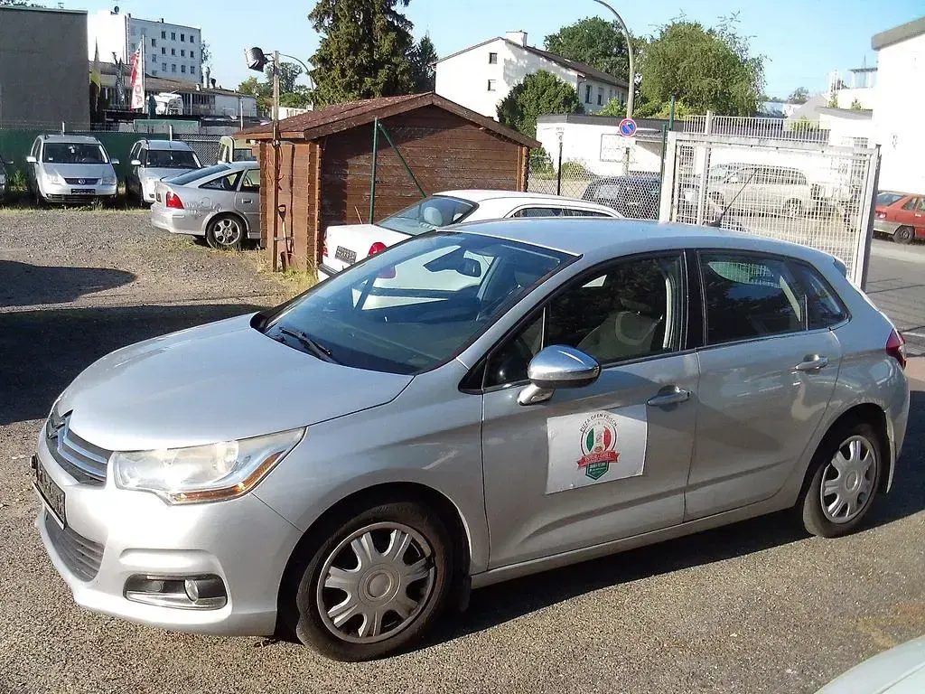 Gebraucht Citroën C4 SELECTION 114 PS (83 kW) 2013 Grau Limousine