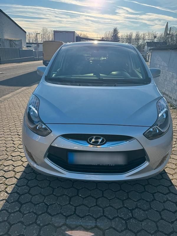 Gebraucht Hyundai ix20 125 PS (91 kW) 2014 Silber Kleinwagen