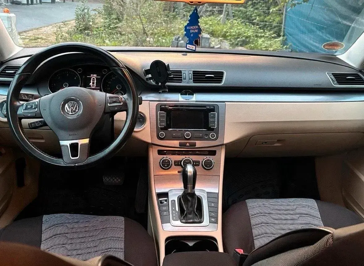 Gebraucht VW Passat 140 PS (102 kW) 2014 Grau Limousine