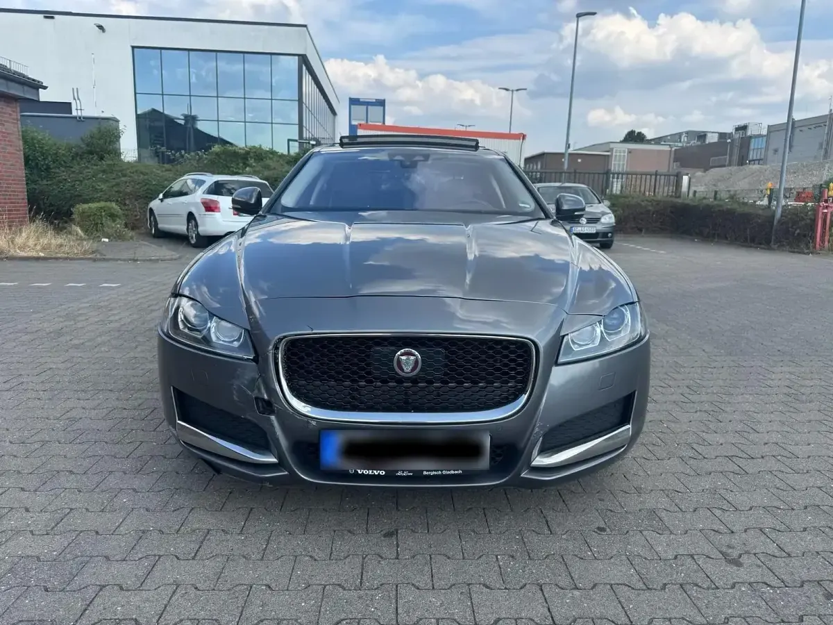 Gebraucht Jaguar XF Prestige 170 PS (125 kW) 2016 Grau Limousine