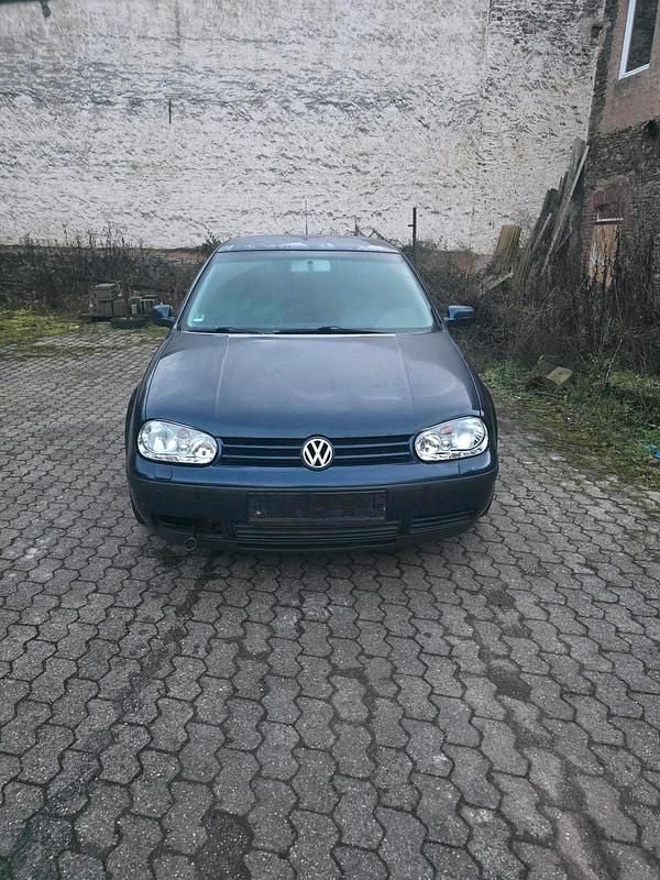 Blau Gebraucht 2000 VW Golf Limousine | 600 € (Superpreis) - Bild 1/4