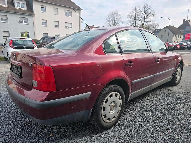 Second-hand VW Passat 125 CP (91 kW) 2000 Roșu Berlinǎ