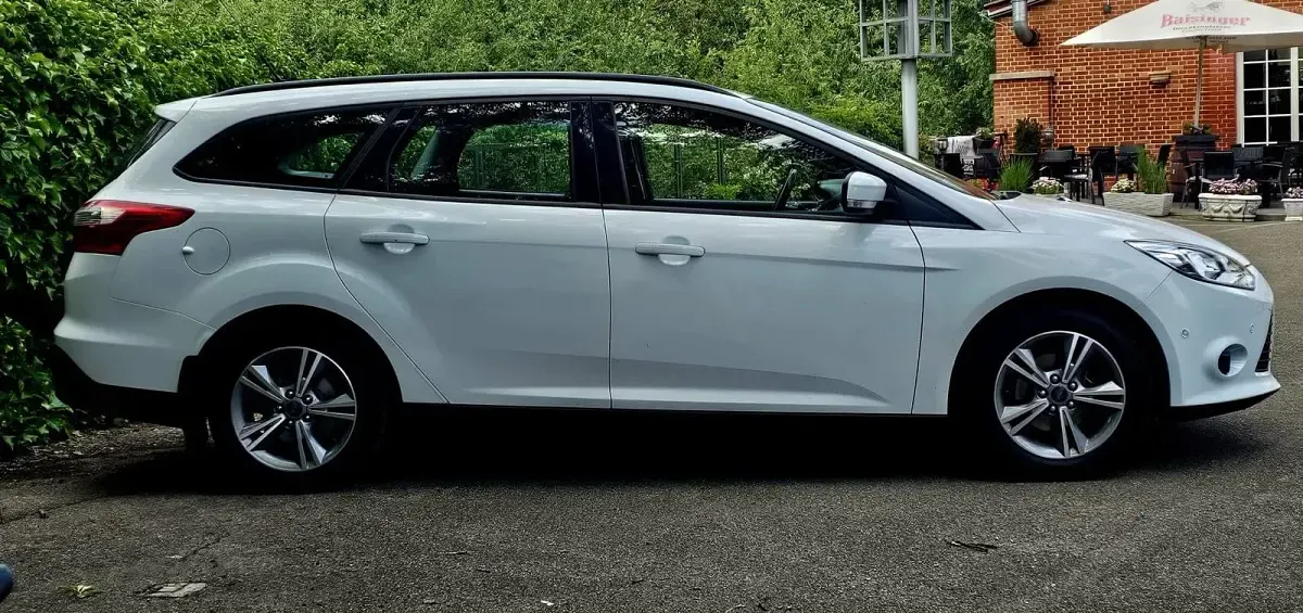 Gebraucht Ford Focus 100 PS (73 kW) 2014 Weiß Kombi