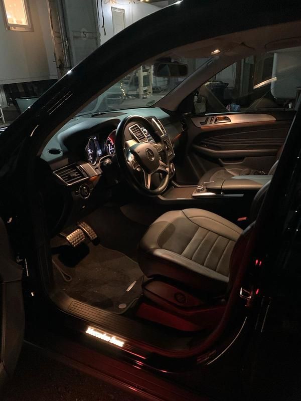 Gebraucht Mercedes ML350 258 PS (189 kW) 2012 Schwarz SUV