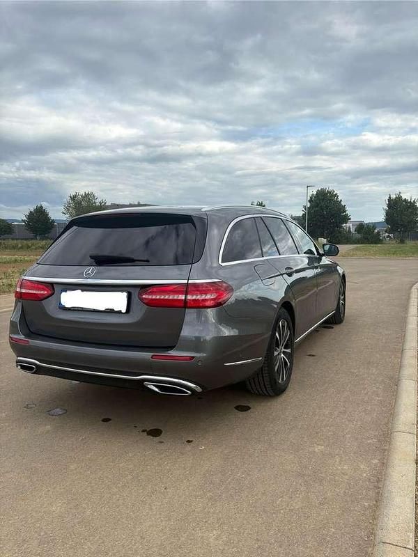 Grau Gebraucht 2019 Mercedes E200 Kombi | 23.000 € (Guter Preis) - Bild 1/4