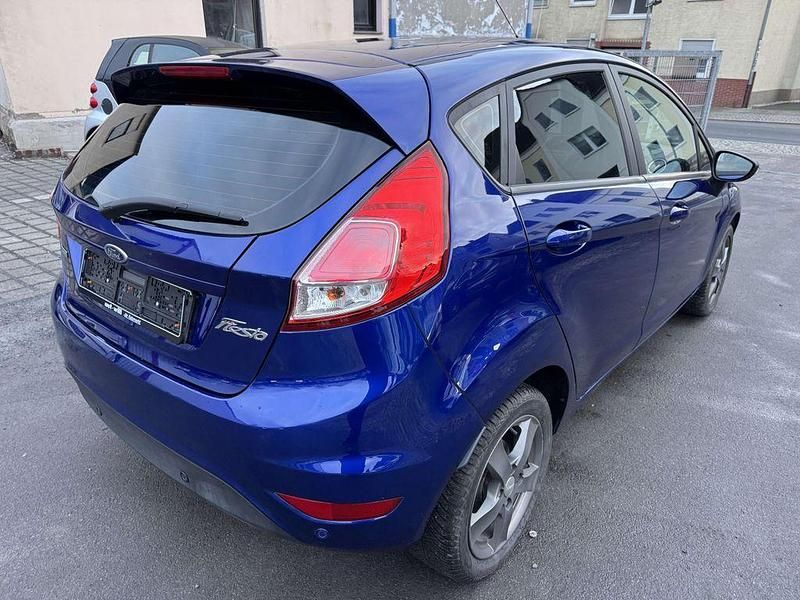 Gebraucht Ford Fiesta Celebration 101 PS (74 kW) 2017 Indicblau metallic Limousine