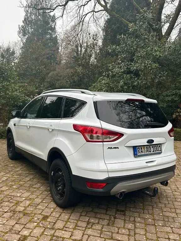Gebraucht Ford Kuga Individual 140 PS (102 kW) 2013 Weiß SUV