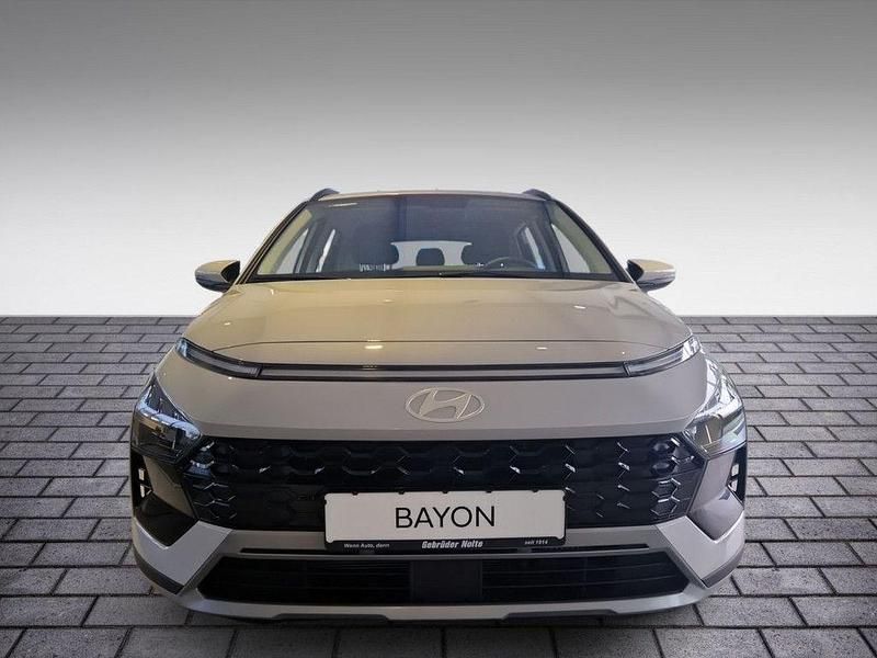 Neu Hyundai Bayon Trend 101 PS (74 kW) 2025 Grau / SUV