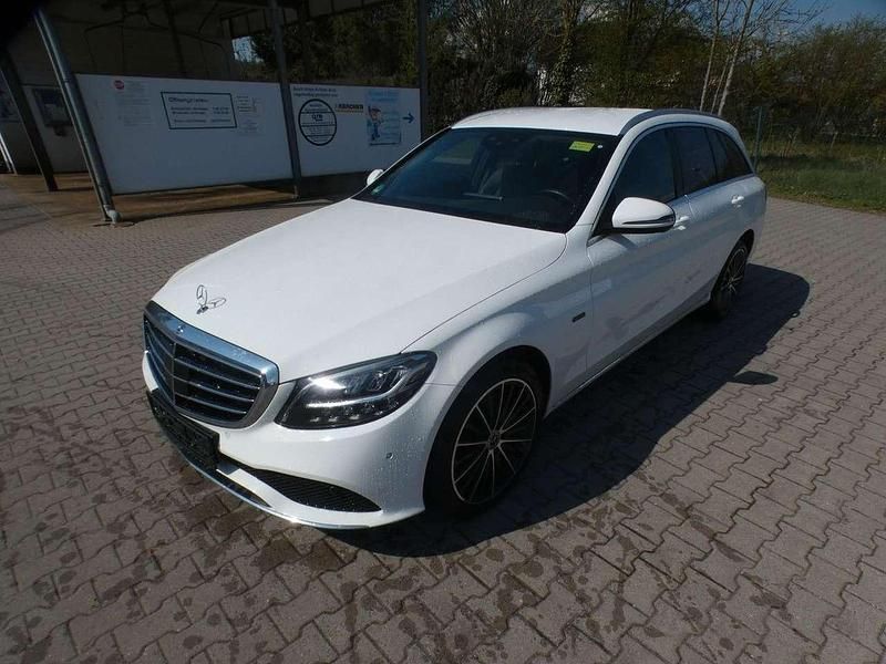 Gebraucht Mercedes C300e 306 PS (225 kW) 2021 Polarweiss Kombi