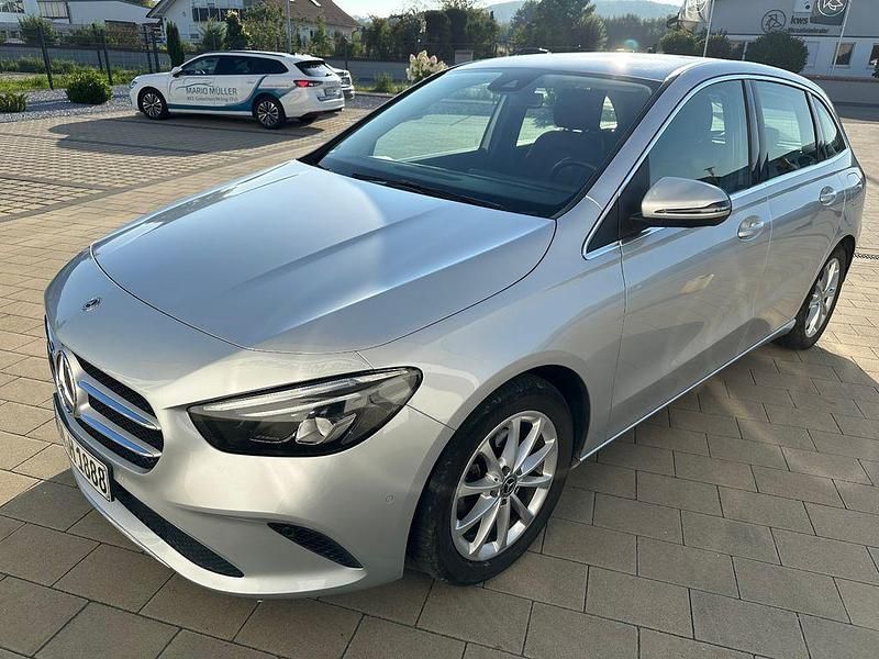 Silber Gebraucht 2019 Mercedes B180 Van / Kleinbus | 19.600 € (Guter Preis) - Bild 1/4