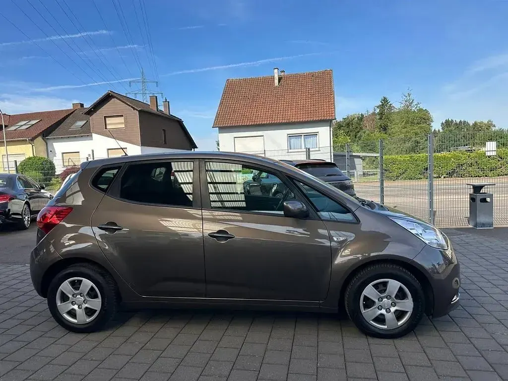 Gebraucht Kia Venga 90 PS (66 kW) 2017 Braun Kleinwagen