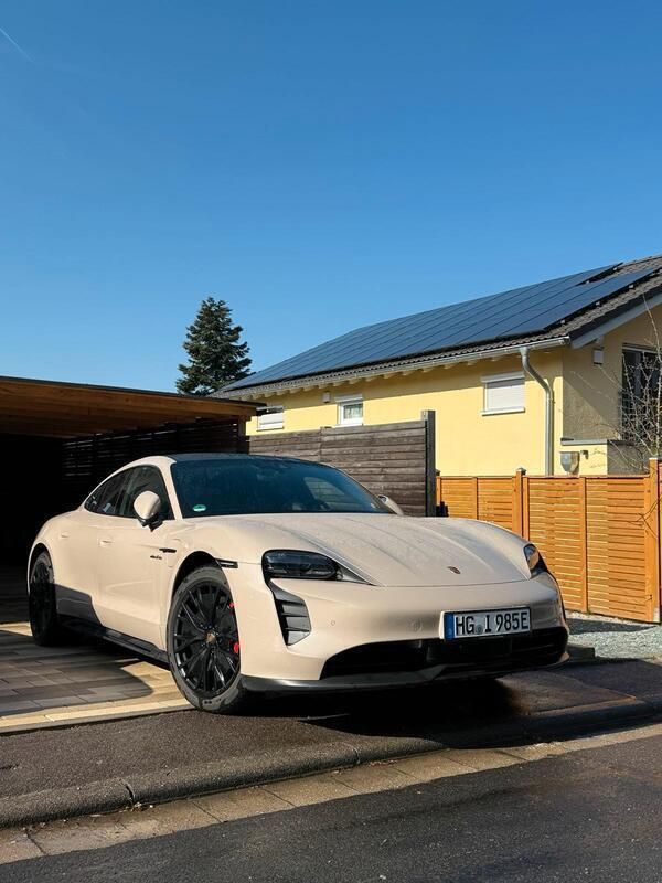 Beige Gebraucht 2022 Porsche Taycan GTS Limousine | 82.900 € (Guter Preis) - Bild 1/4