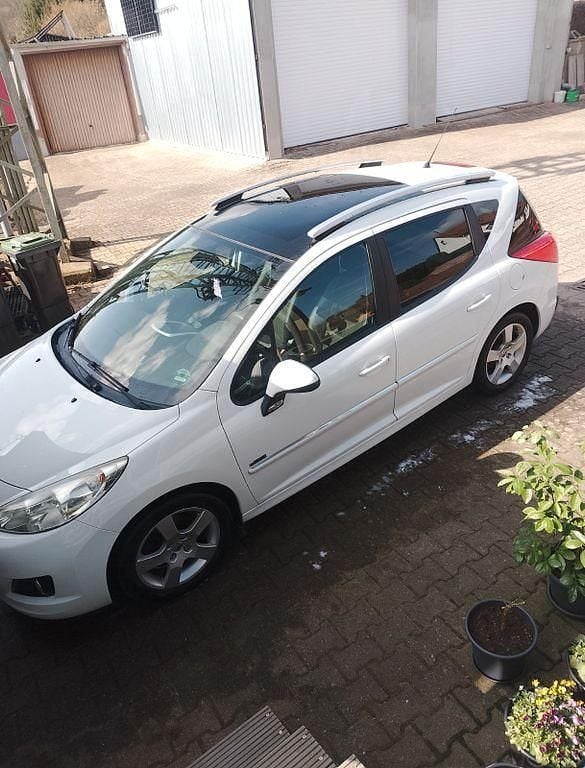 Gebraucht Peugeot 207 92 PS (67 kW) 2013 Weiß Kombi