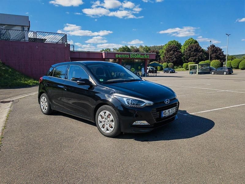 Schwarz Gebraucht 2017 Hyundai i20 Active Kleinwagen | 7.125 € (Guter Preis) - Bild 1/4