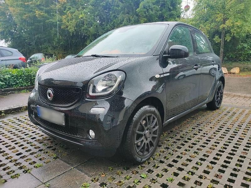 Schwarz Gebraucht 2015 Smart ForFour Passion Limousine | 6.900 € (Fairer Preis) - Bild 1/4
