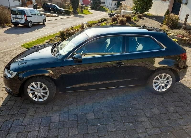 Gebraucht Audi A3 Attraction 125 PS (91 kW) 2016 Schwarz Limousine