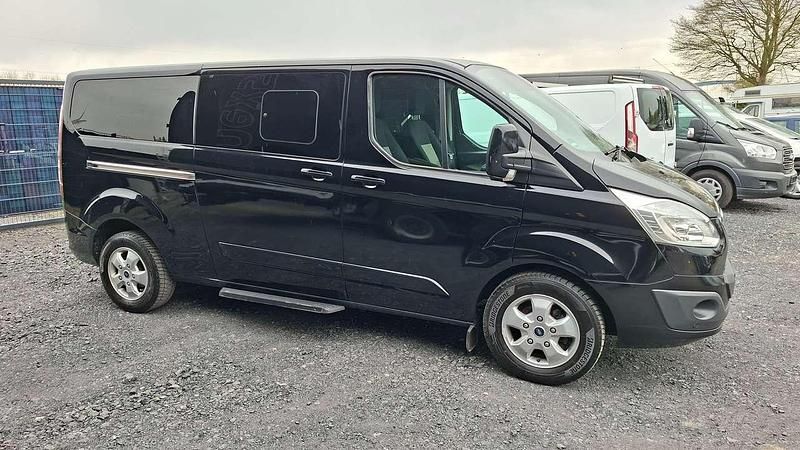 Gebraucht Ford Tourneo 170 PS (125 kW) 2017 Schwarz Van / Kleinbus