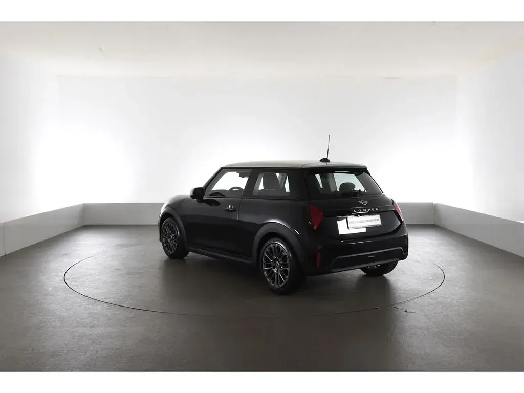 Używany Mini Cooper S Classic 204 KM (150 kW) 2024 Czarny Hatchback