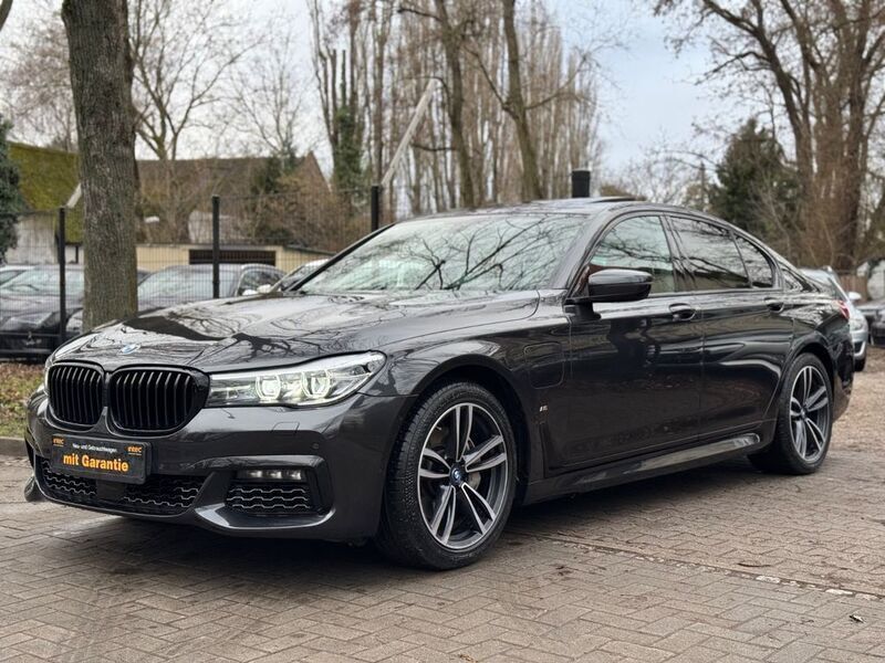 Sophistograu brillanteffekt Gebraucht 2016 BMW 740 M Sport Limousine | 34.999 € (Fairer Preis) - Bild 1/4