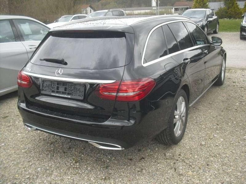 Gebraucht Mercedes C220 194 PS (142 kW) 2019 Obsidianschwarz  metalliclack Kombi