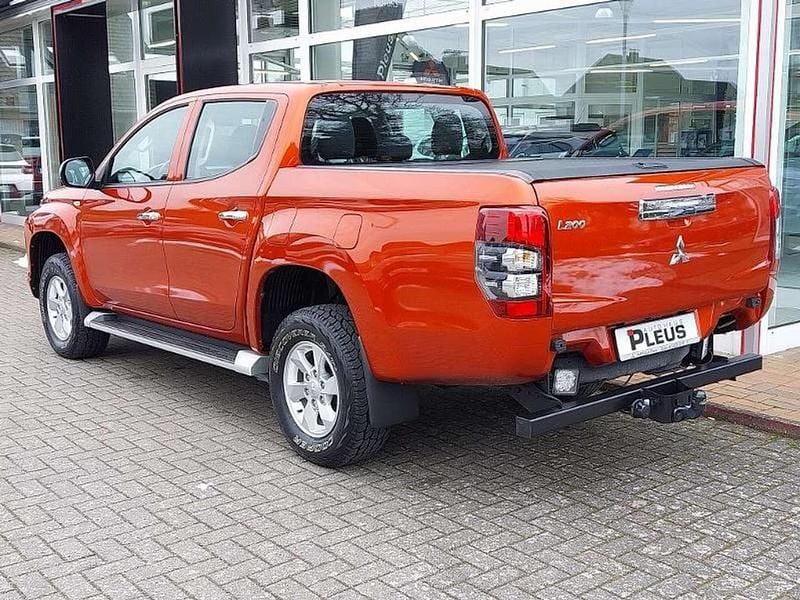 Gebraucht Mitsubishi L200 Basis 150 PS (110 kW) 2021 Zirkonorange Abholung