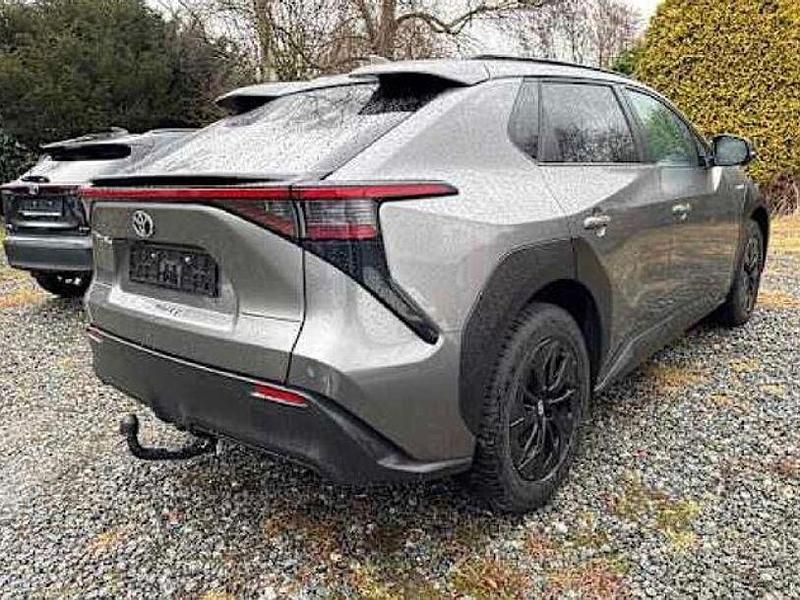Gebraucht Toyota bZ4X 150 kW (204 PS) 2023 Precious metal (metallic) SUV