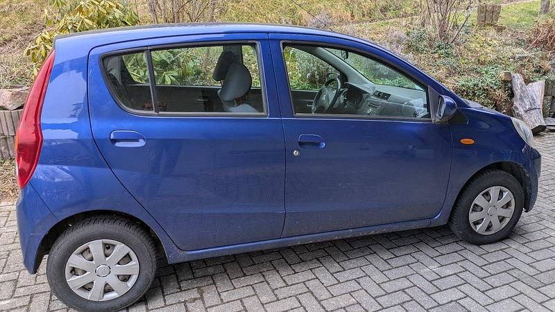 Gebraucht Daihatsu Cuore 70 PS (51 kW) 2009 Blau Kleinwagen