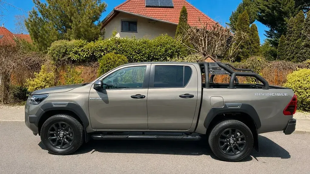 Gebraucht Toyota HiLux 204 PS (150 kW) 2021 Grün Pickup