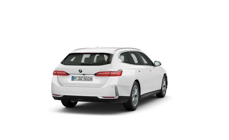 Gebraucht BMW 520 197 PS (144 kW) 2025 Alpinweiß uni Kombi