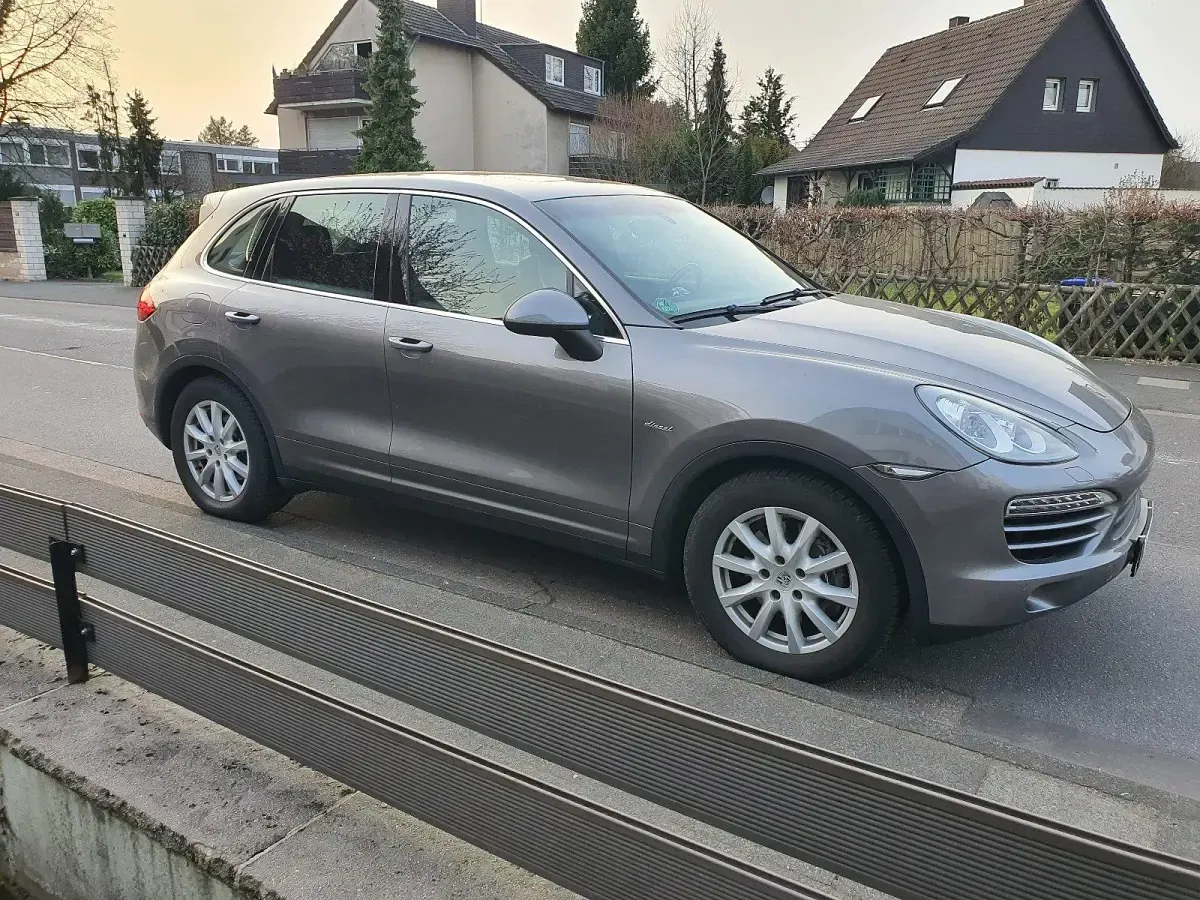 Gebraucht Porsche Cayenne 241 PS (177 kW) 2011 Grau SUV
