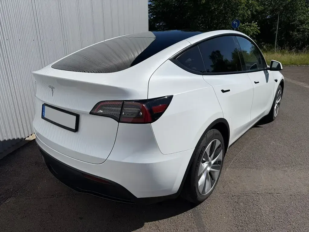 Gebraucht Tesla Model Y RWD 220 kW (300 PS) 2023 Weiß SUV