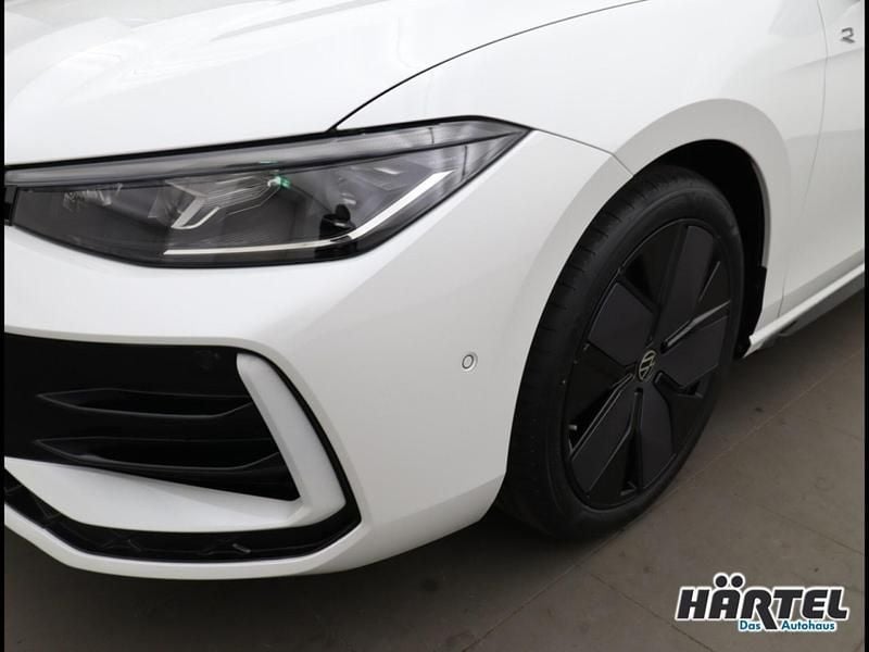 Gebraucht VW Passat Style 150 PS (110 kW) 2024 Oryxweiß perleffekt (weiß) Limousine
