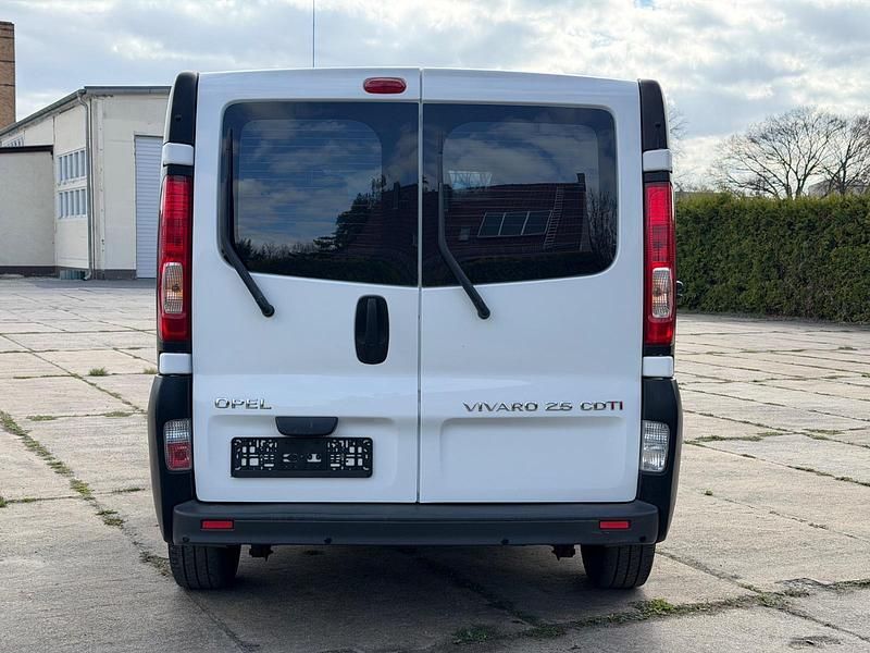 Gebraucht Opel Vivaro 145 PS (106 kW) 2010 Weiß Van / Kleinbus