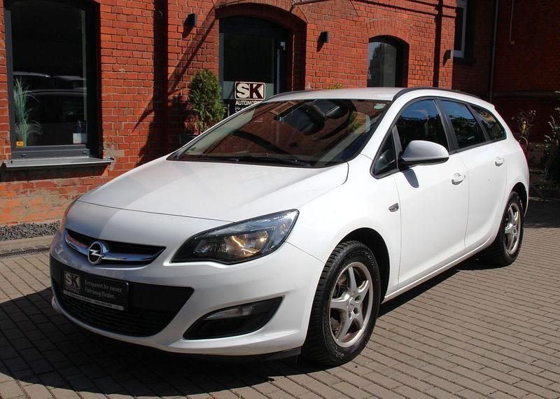 Gebraucht Opel Astra Selection 110 PS (80 kW) 2015 Weiß Kombi