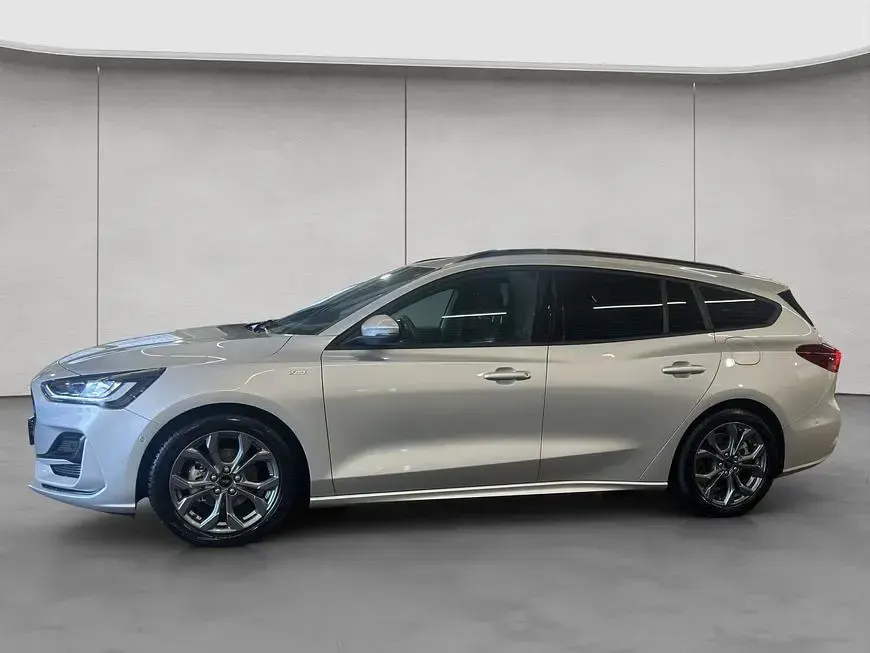 Gebraucht Ford Focus ST-Line X 155 PS (114 kW) 2024 Silber Limousine