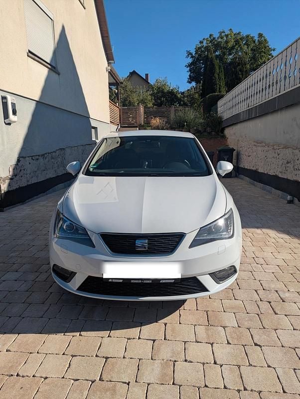 Weiß Gebraucht 2014 Seat Ibiza I-Tech Kleinwagen | 4.250 € (Guter Preis) - Bild 1/4