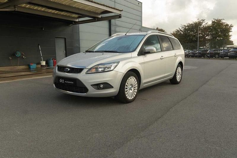 Silber Gebraucht 2009 Ford Focus Kombi | 3.900 € (Etwas zu teuer) - Bild 1/4