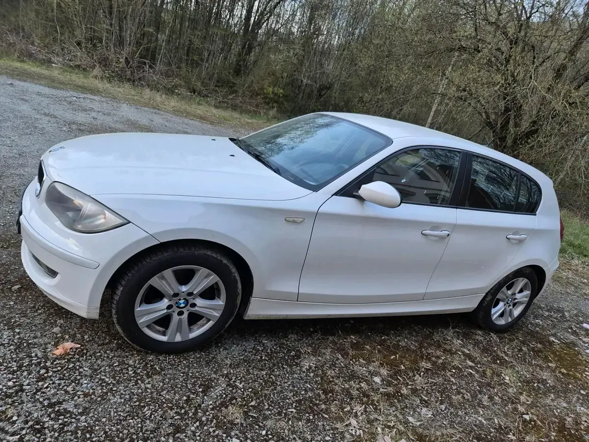 Gebraucht BMW 116 122 PS (89 kW) 2008 Weiß Kleinwagen