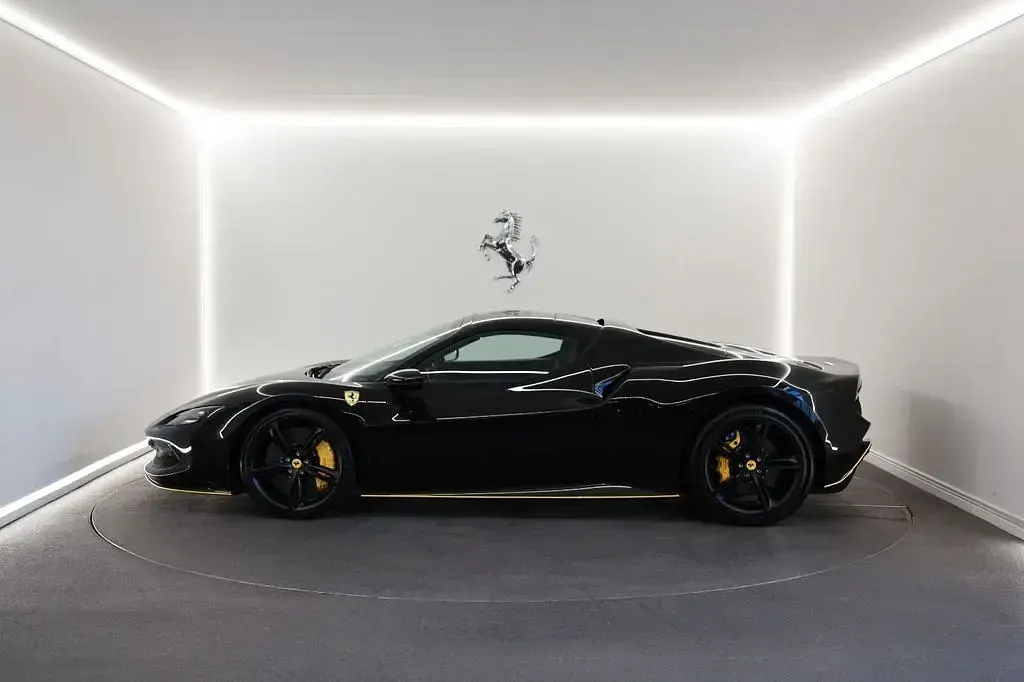 Gebraucht Ferrari 296 829 PS (609 kW) 2024 Schwarz Cabrio