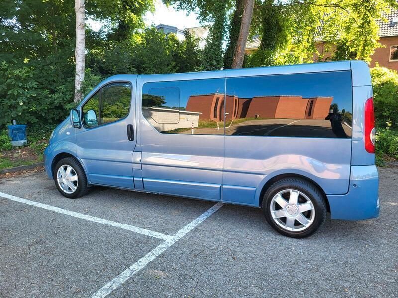 Blau Gebraucht 2010 Opel Vivaro Van | 21.800 € - Bild 1/4
