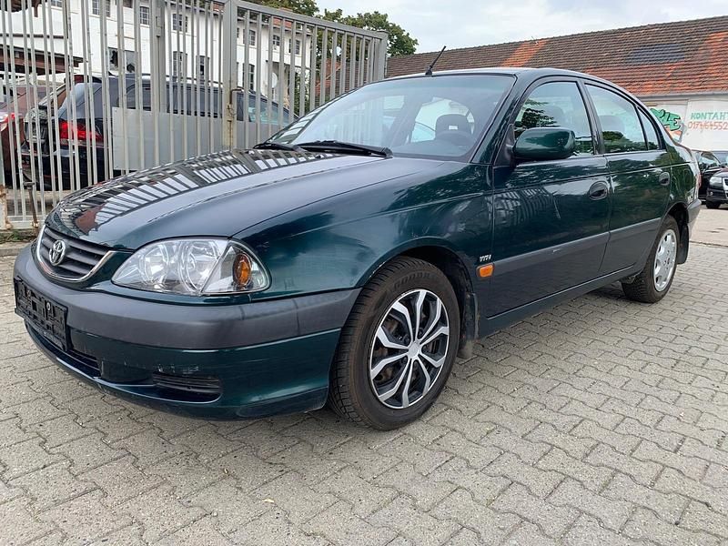 Grün Gebraucht 2001 Toyota Avensis Limousine | 1.999 € (Guter Preis) - Bild 1/4