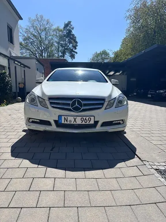Gebraucht Mercedes E350 231 PS (169 kW) 2010 Weiß Coupé