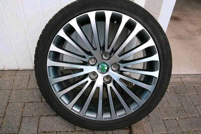 Second-hand Skoda Superb 170 CP (125 kW) 2012 Negru Break