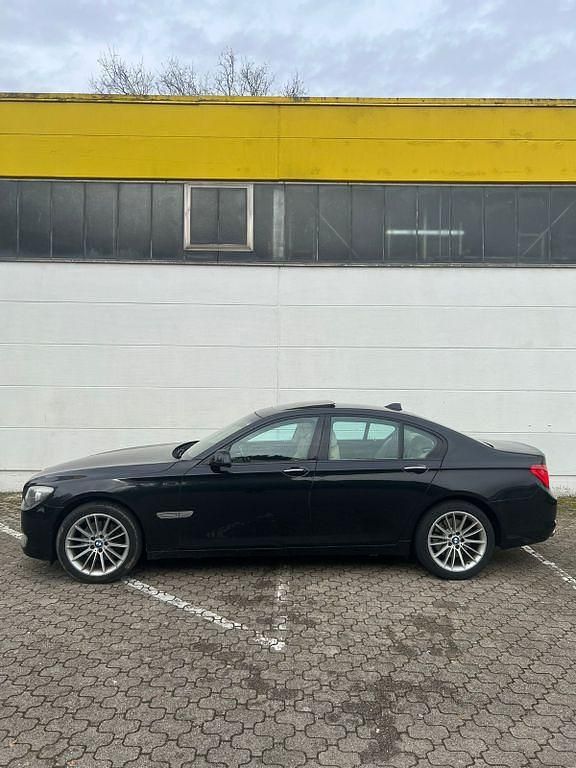 Gebraucht BMW 730 Sport Line 245 PS (180 kW) 2010 Schwarz Limousine