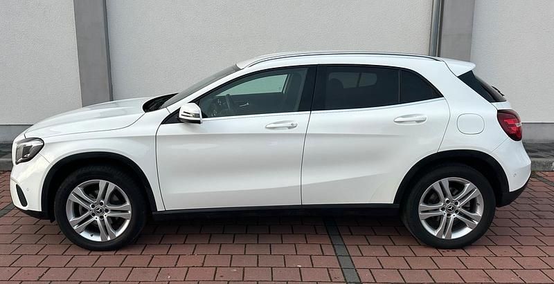 Gebraucht Mercedes GLA180 122 PS (89 kW) 2019 Weiß SUV