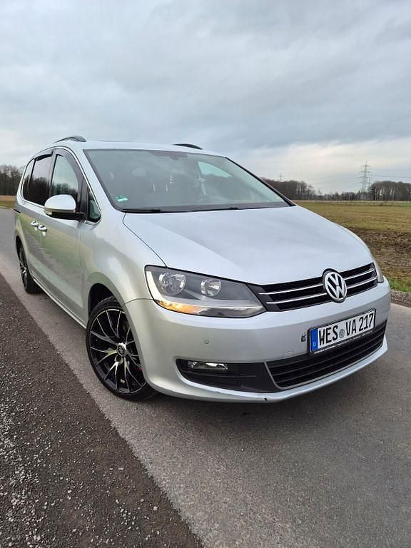 Second-hand VW Sharan 140 CP (102 kW) 2010 Argintiu Monovolum
