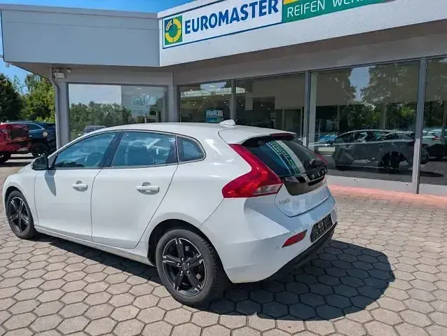 Gebraucht Volvo V40 You! 114 PS (83 kW) 2014 Weiß Limousine