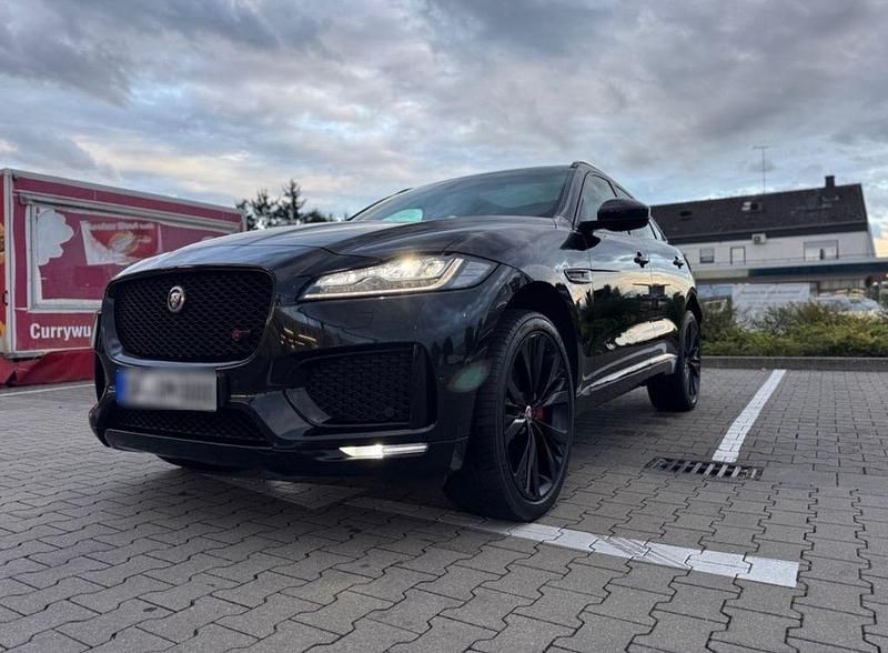 Schwarz Gebraucht 2017 Jaguar F-Pace S SUV | 22.750 € (Fairer Preis) - Bild 1/4