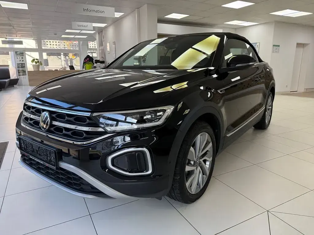 Gebraucht VW T-Roc Cabriolet Move 150 PS (110 kW) 2024 Deep black perleffekt Cabrio